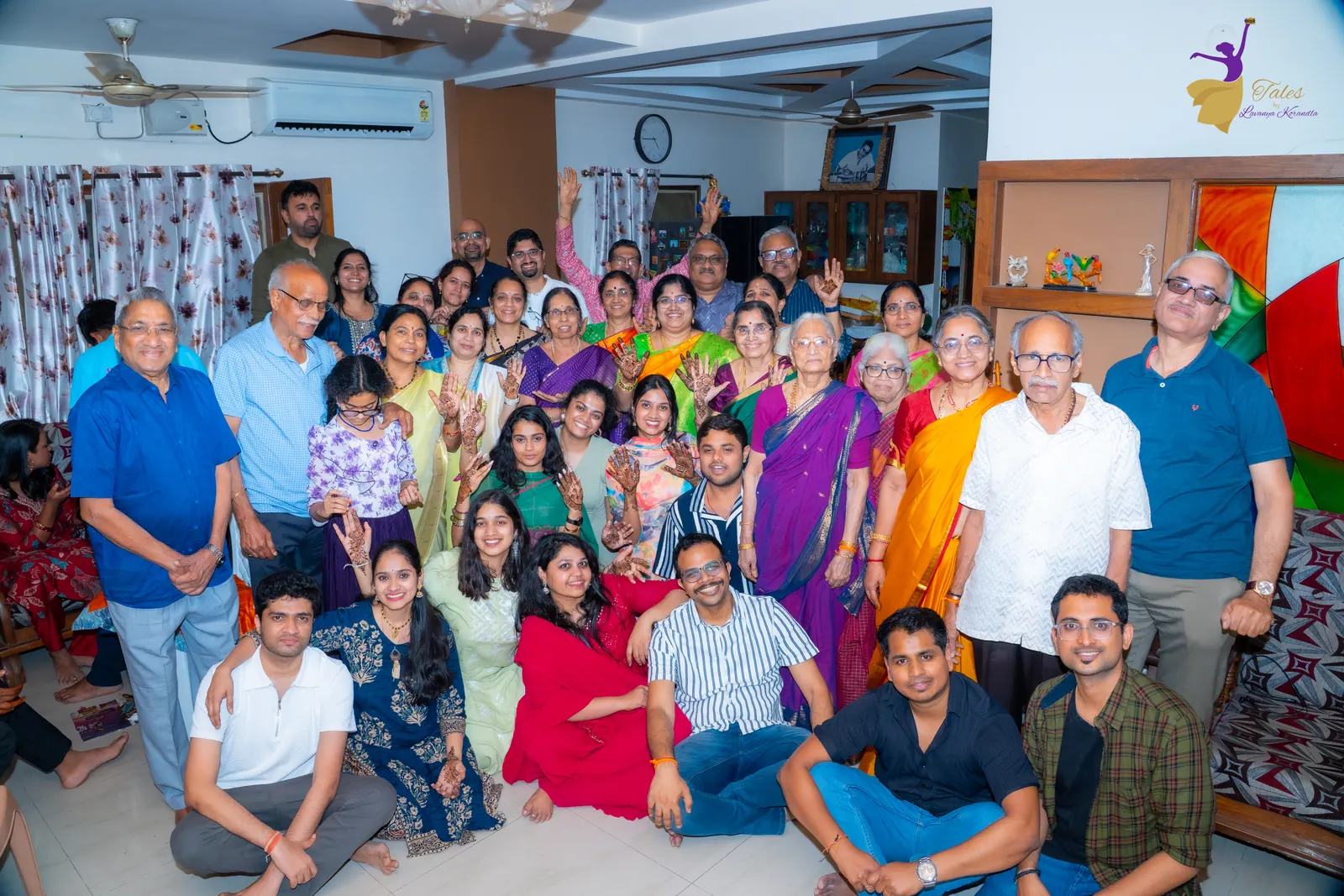 Priyanka with her big extended family gathered for a group photo at her mehendi