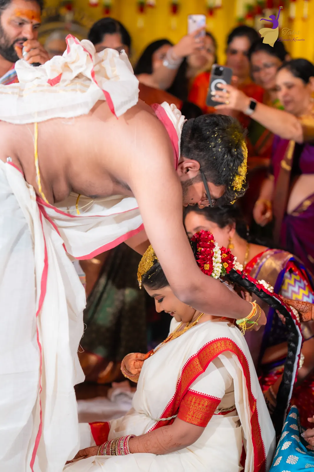 Aditya tying the mangalsutra (thali) around Priyanka’s neck, Telugu wedding in Hyderabad