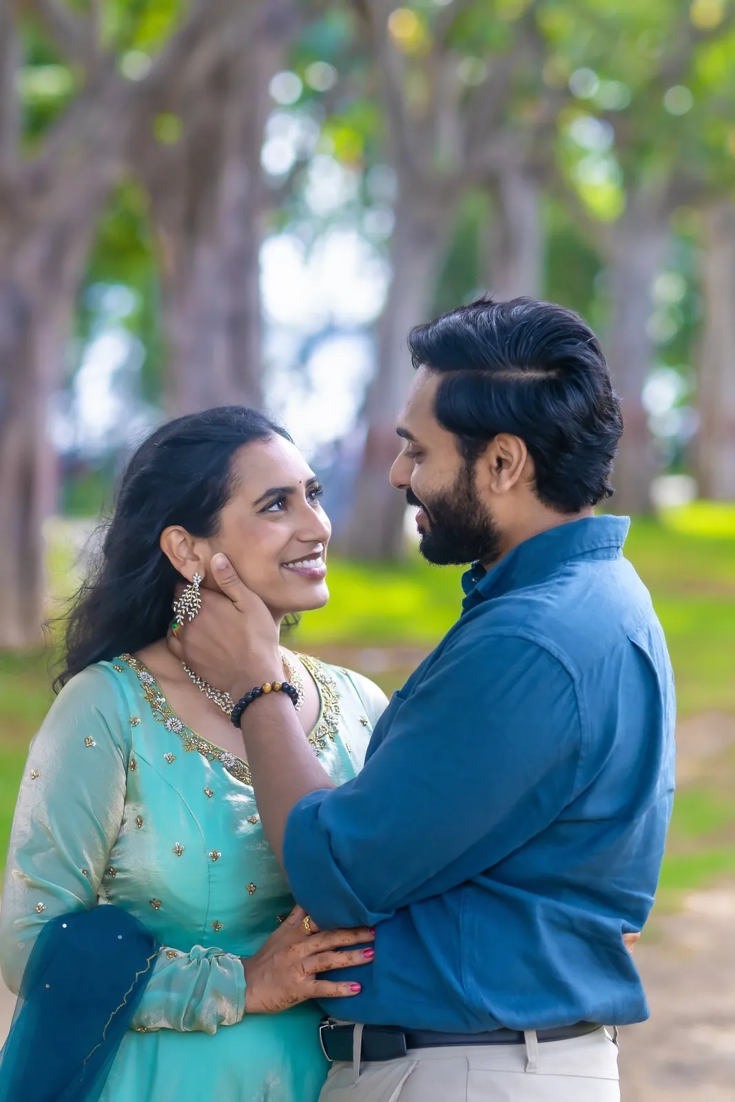 Manoj and Priya embracing under trees, Hyderabad pre-wedding