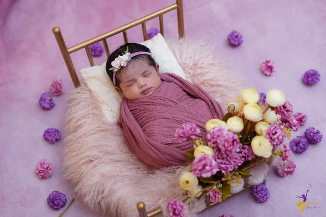 Smiling baby in a family photoshoot, Hyderabad