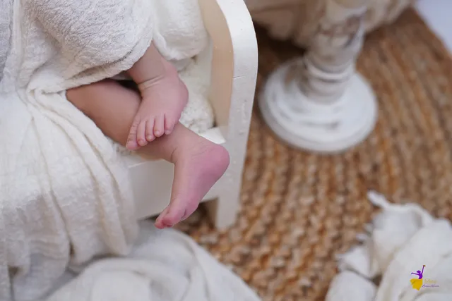 Baby on a soft blanket, Hyderabad newborn-style portrait